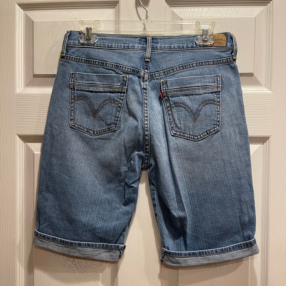 Like new Levi’s 515 cuffed Bermuda shorts